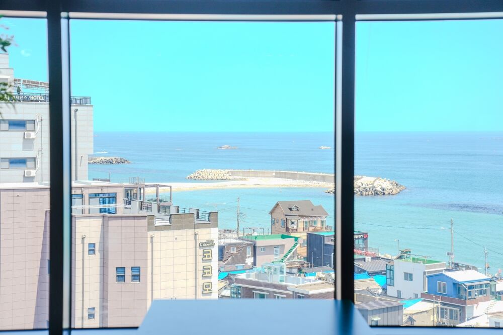 모어댄 속초 등대점 전망