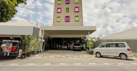 컬렉션 O 감비르, 마스지드 이스티클랄 근처, 이전 이름 알렉산더 호텔