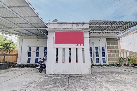 호텔 O 페니나판 푸티 샤리아, 반다라 술탄 샤리프 카심 II 근처