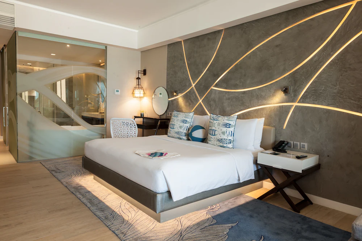 room detail thumbnail 2