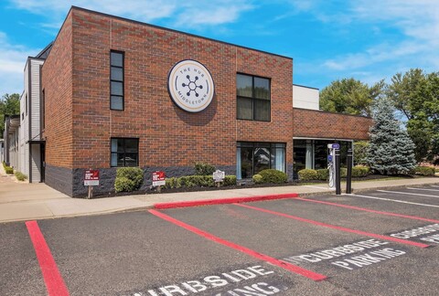 더 허브 미들타운 레드 뱅크, BW 시그니처 컬렉션