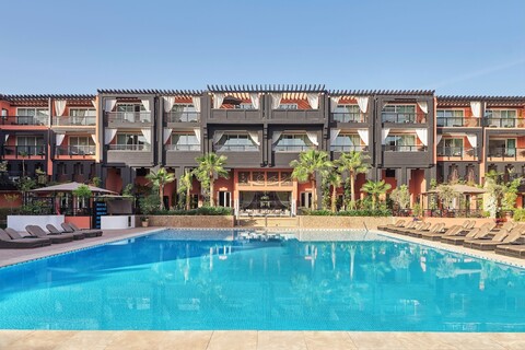 오텔 & 리야드 바리에르 르나우라