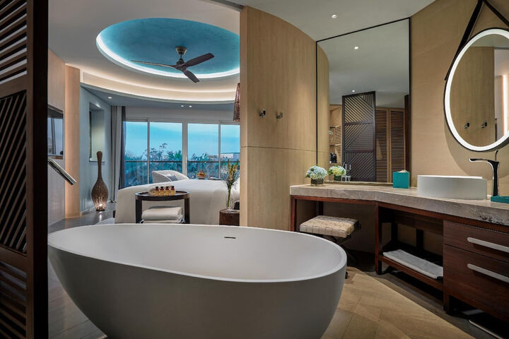 room detail thumbnail 1