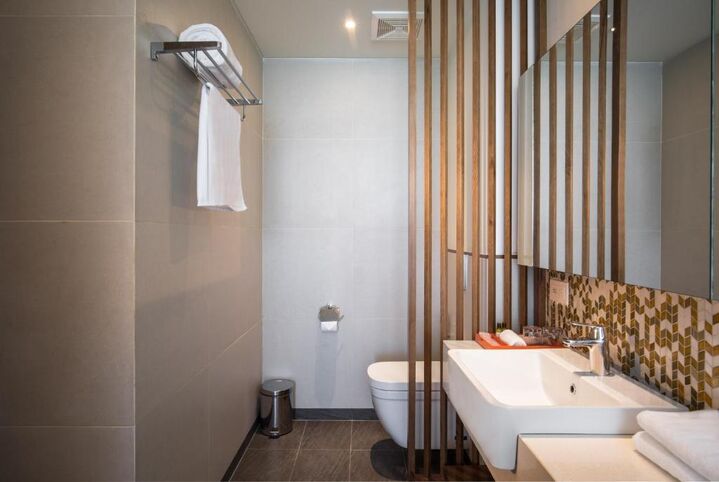 room detail thumbnail 2