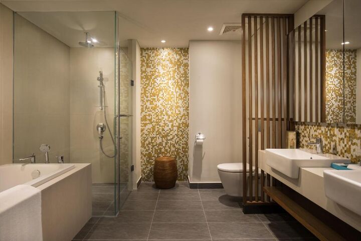 room detail thumbnail 2