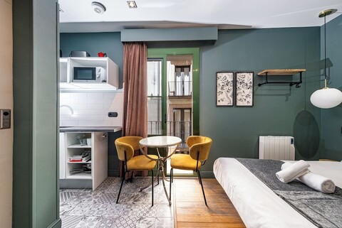 에인 보른-다마스 아파트먼트