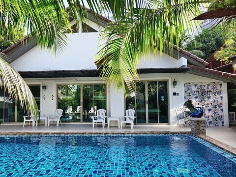 더 스너그 에어포텔