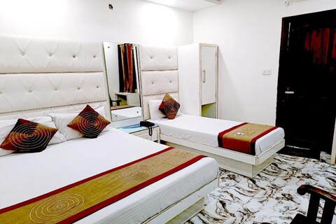 Hotel Crystal Deluxe @New Delhi Railway Station