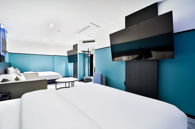 room detail thumbnail 1