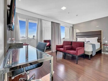 Hotel Itaim Piscina Elegante Prático