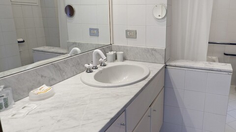 이탈리안웨이 이지, 베네데토 마르첼로 28