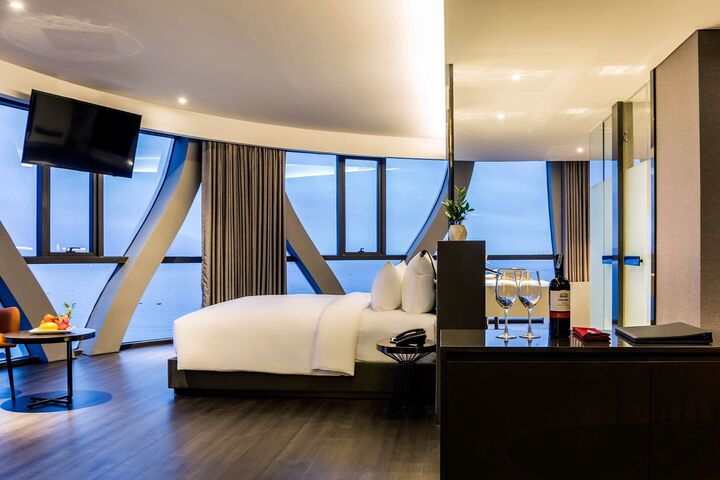 room detail thumbnail 1