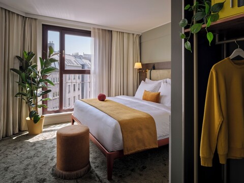 맥스 브라운 호텔 5번째 지구, 서클 컬렉션의 일부