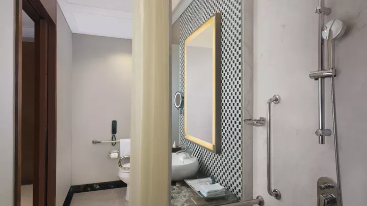 room detail thumbnail 2