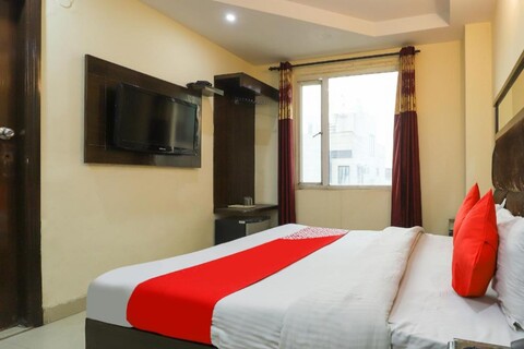 Vaccinated Staff- OYO 2157 Hotel High 5 Land