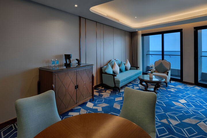 room detail thumbnail 2