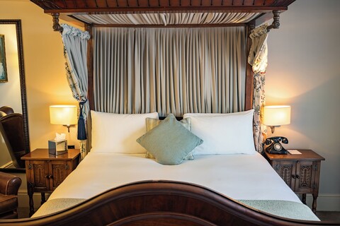 레드 라이온 호텔, 힐링던