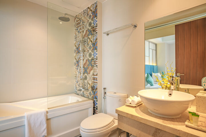 room detail thumbnail 2