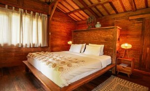 Rumah Bambu Gladek Tiga