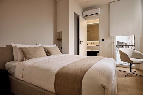 라임 레지던스, 신타그마, 아우라 홈즈