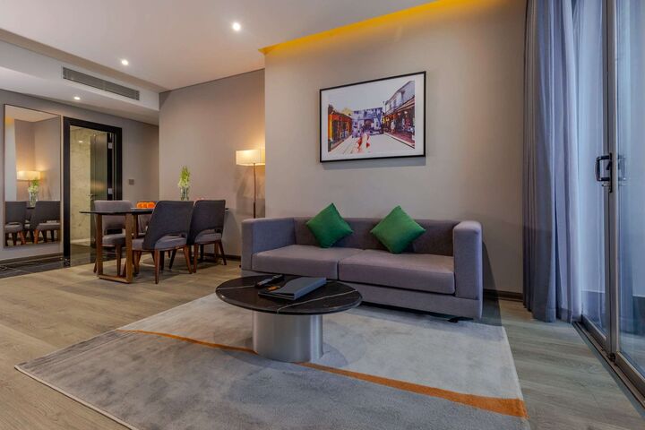 room detail thumbnail 1