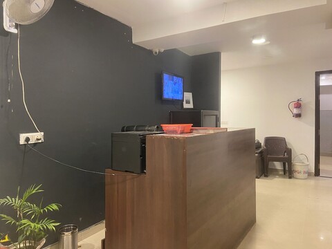 호텔 골든 팜 틸락 나가르 마켓