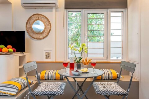 아크로폴리스 근처의 아늑한 둥지