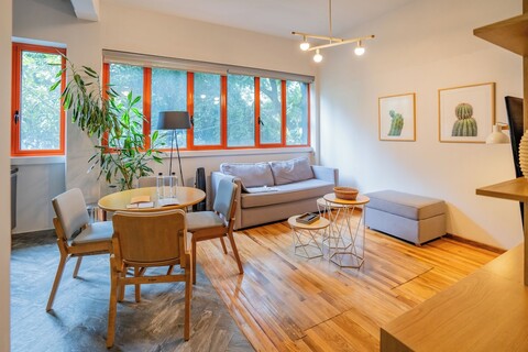 라 캄페차나, 로마와 콘데사의 중심에 위치