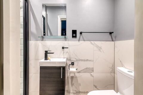 밥 W 런던 얼스 코트 - 워릭 로드