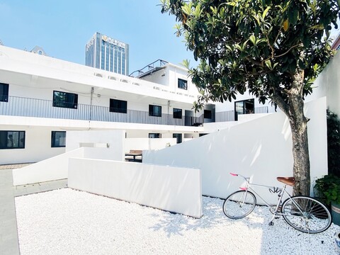 히든 가든 인터내셔널 유스 호스텔, 오리엔탈 펄 & 루자쭈이