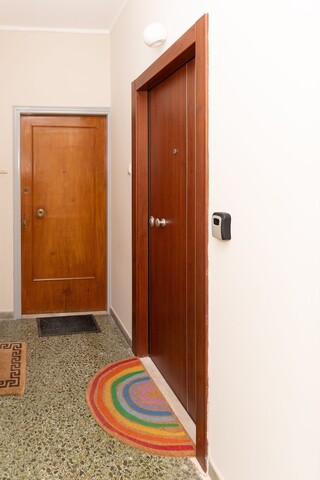 모던 아파트-아크로폴리스까지의 짧은 산책