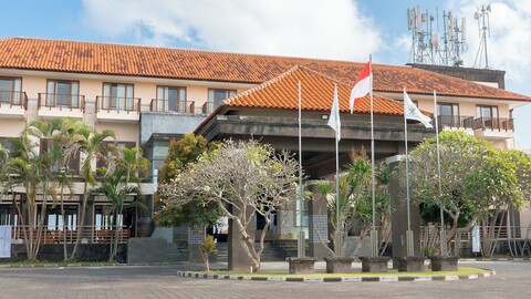 로린의 뉴 쿠타 호텔