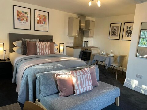 우든 부티크 호텔 월솔 M6 J9