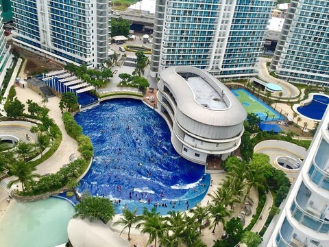 아주르 비치 클럽 파리 힐튼