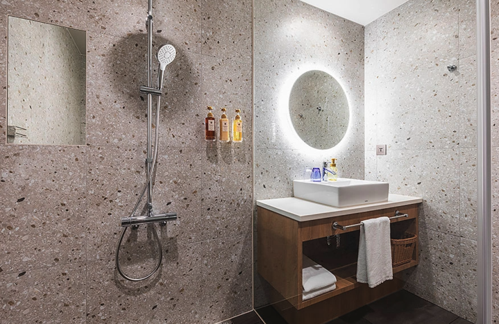 room detail thumbnail 2