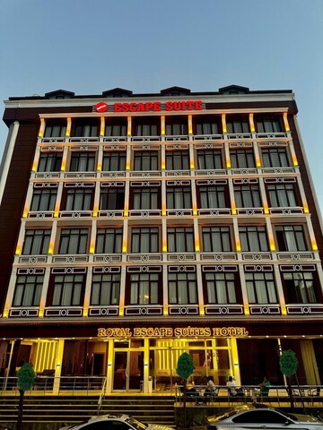 로열 이스케이프 호텔