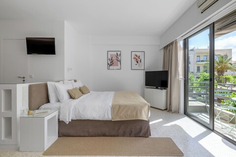 아우라 홈즈의 모모 스위트 아크로폴리스