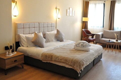 골든 도어 호텔