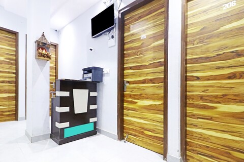 트와메브 라조리 가든 바이 더 애로우