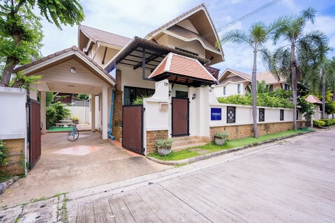 나차 풀 빌라 바이 와린