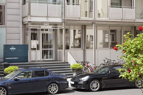 더 도어맨 다이 웰레