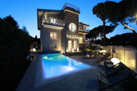 B&B 벨라비스타 익스클루시브, 중앙 지역, 온수 수영장과 호수 전망 자쿠지 있음, 조식은 외부의 유명하고 고급스러운 제과점에서 제공됨