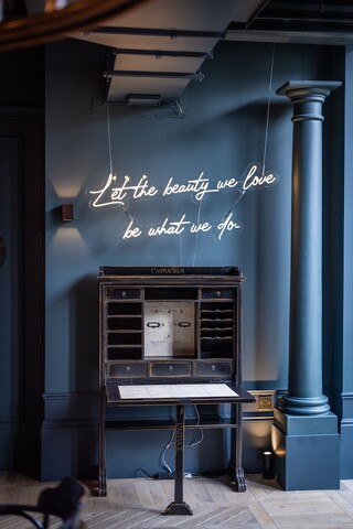 더 브론데즈베리 바이 네스토르