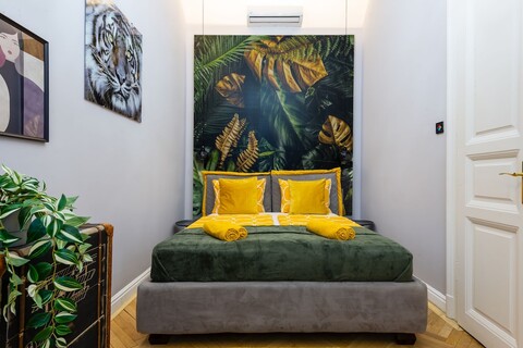 부다페스트 홀리데이즈 코트야드