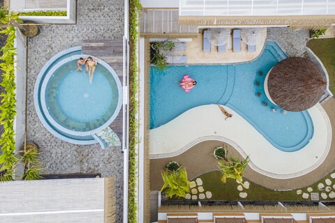 룸메이트 비치 호스텔 창구, 이니 비 호스피탤리티 제공