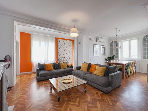 스테이 유니크 아파트먼트 로저 루리아