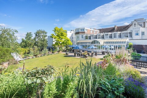 더 브롬리 코트 호텔