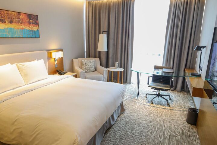 room detail thumbnail 2