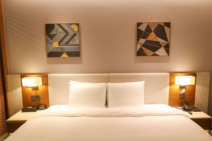 room detail thumbnail 1