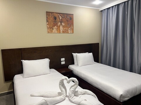 아시아 그랜드 뮤지엄 & 피라미드 뷰